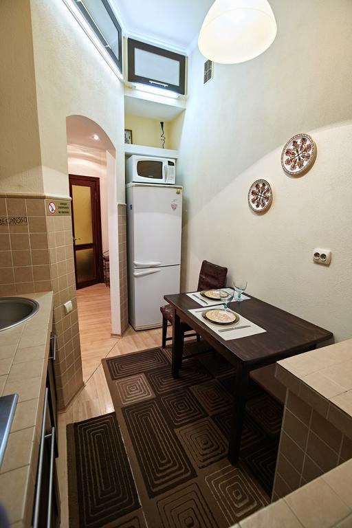 Babylon Apartments On Petliury Street 罗夫诺 外观 照片